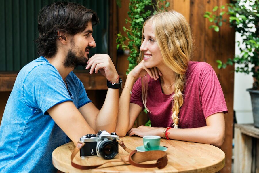 Date im Cafe - So solltet ihr sitzen