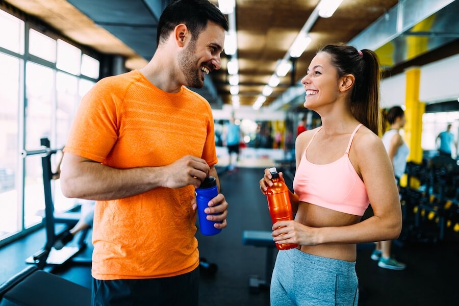 Frauen im Fitnessstudio kennenlernen