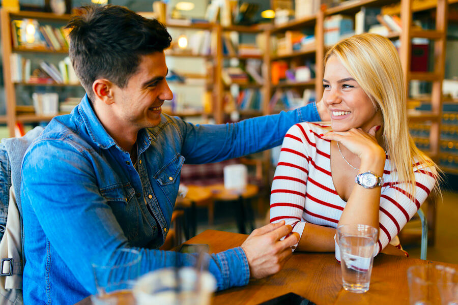 Keiner weiß, wohin der Flirt führen wird