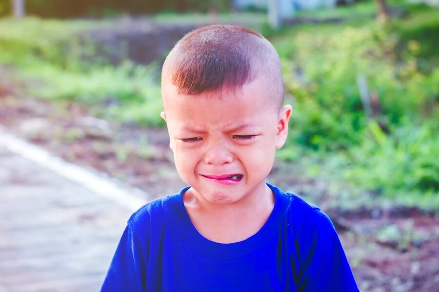 Der kleine Junge in uns fühlt sich allein gelassen